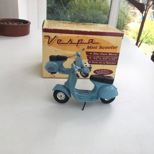 Vespa mini scooter - vespa,