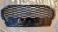 FRONT HONEYCOMB MESH GRILLE RSQ5 LOOK GLOSS BLACK FOR AUDI Q5 SQ5 80A 2021+