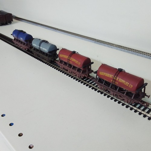 Dapol wheeled milk - (oo),