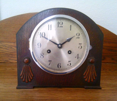 Vintage wooden mantle clock - wooden,