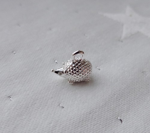 Small hedgehog charm - small, 3d