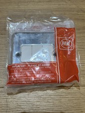 MK Chroma Plus  3 gang 10 amp 2 way SP Light Switch Polished Chrome K4673 PCR