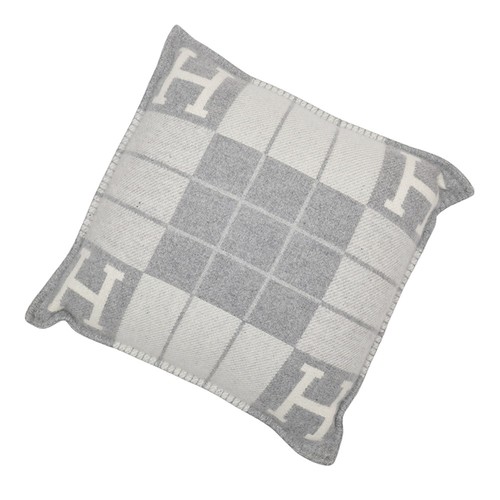 Hermes avalon iii cushion size - hermes,