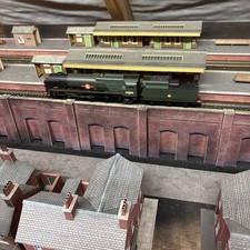 Hornby Merchant Navy Class R2204 “ Bibby Line” Locomotive 35020