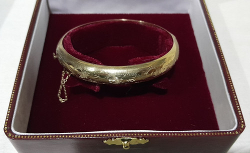 Heavy 9ct gold - ***heavy,