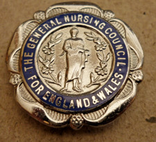 VINTAGE c1954 ENAMEL BADGE GENERAL NURSING COUNCIL ENGLAND & WALES S.R.N. BADGE