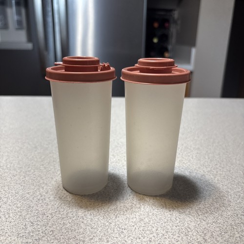 Tupperware salt pepper - salt, shakers