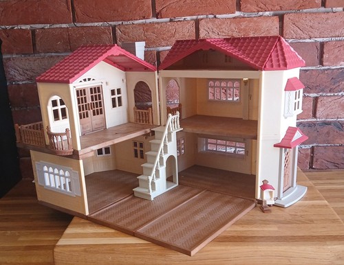 Sylvanian families red - families,