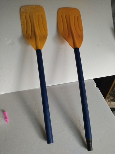 Pair plastic boat oars - x,