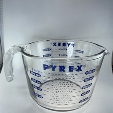 Vintage 1960s PYREX 4 Cup