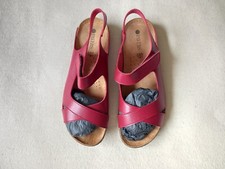 Brand New Women's Pavers