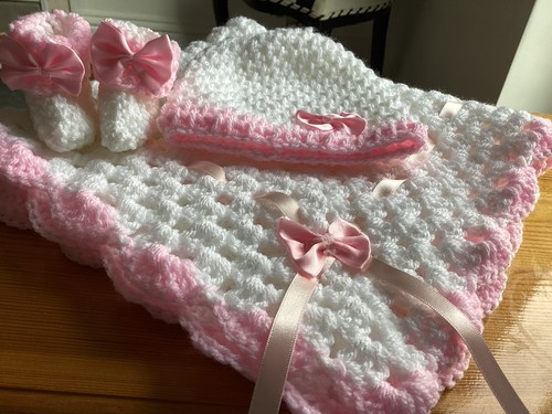Crocheted dolls pram set - pram,