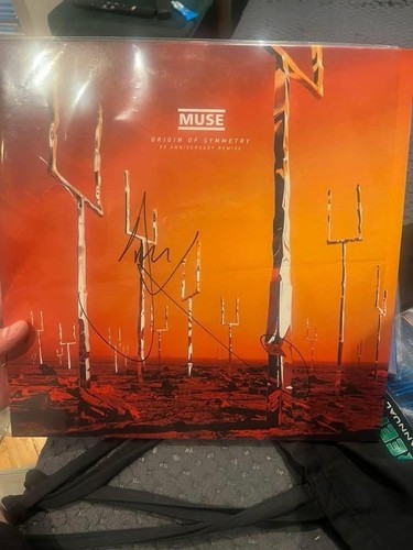 Muse dominic howard signed - howard,