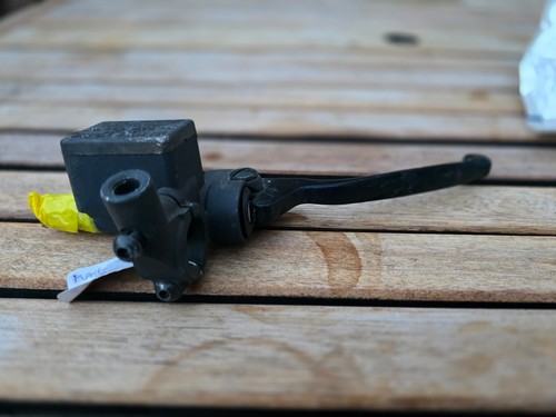 Front brake master cylinder - front,