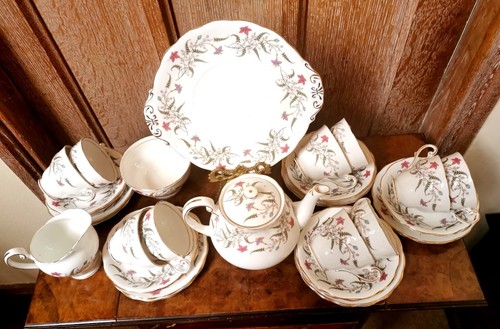 Vintage royal standard fancy - royal,