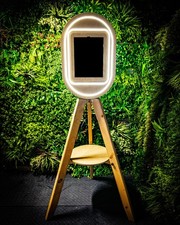 Vintage Oval IPad Selfie Pod