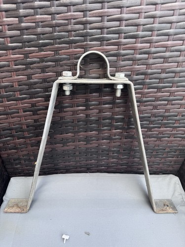 Pipe wall bracket 300mm - pipe, to