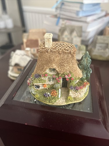 Lilliput lane faithful friends - lilliput,