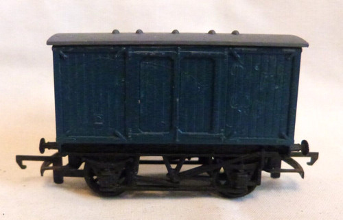 Hornby covered goods wagon - goods,