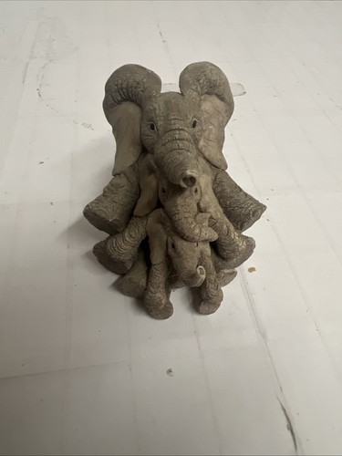 Tuskers figurine family - figurine, tree