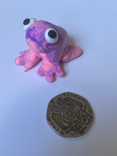 Desk pet pink frog - -,