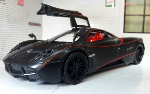 Pagani huayra black - 1:24,