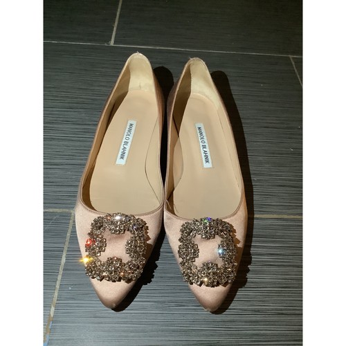 Manolo blahnik hangisi - blahnik, satin