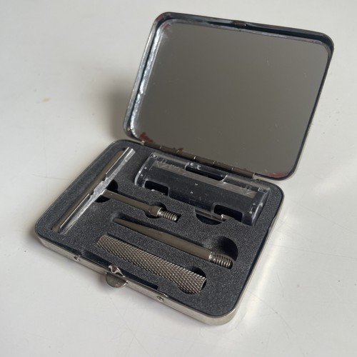 Vintage compact shaving kit - shaving,