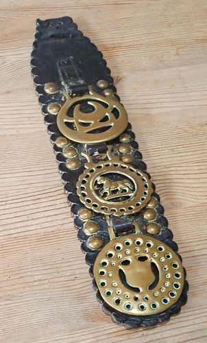 Old vintage leather tack - an,