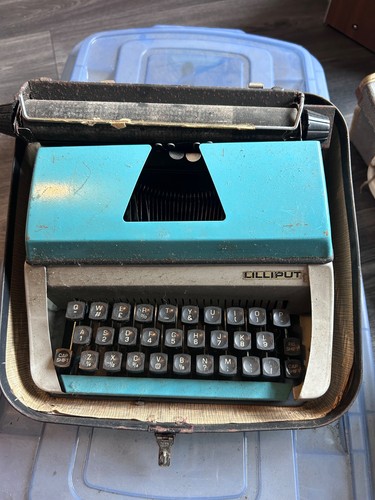 Typewriter cleaning out - typewriter,