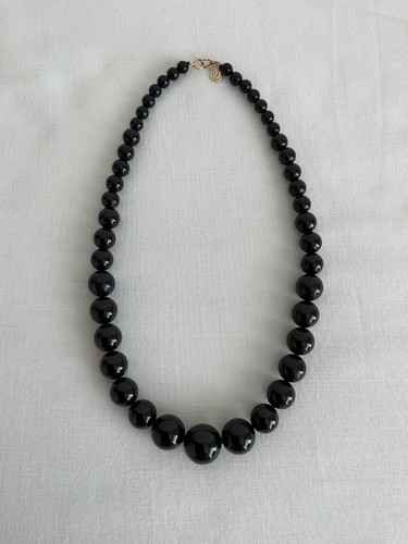 Jet black onyx graduated - /,