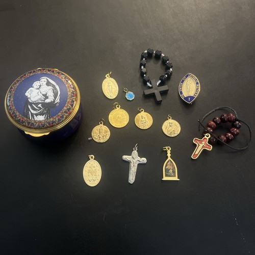 Catholic devotional medals