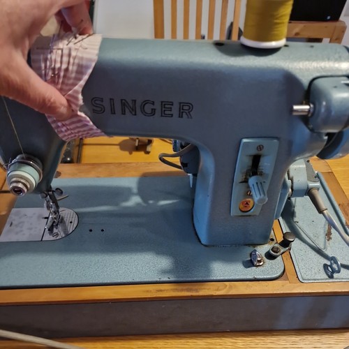 Singer sewing machine - singer,