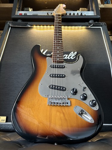 Squire stratocaster 1999 - squire,