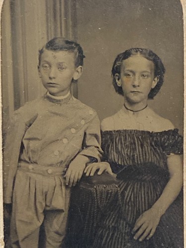 Antique tin type - photo, seated