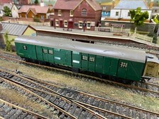 Tri-ang OO R226 SR Green 9" Utility Coach/Van Fully Intact With Opening Doors