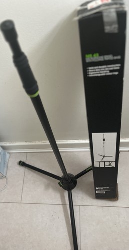 Gravity black metal tripod - black,