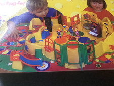 The tweenies playset, not quite complete but with lots of figures & dogs.