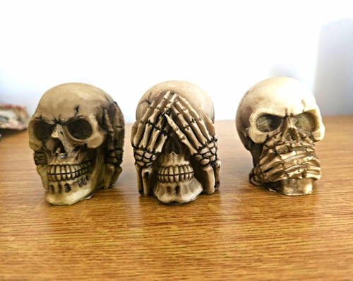 Set resin skull figurines - resin,