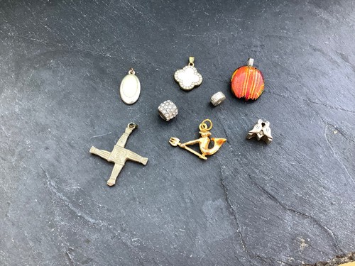 Job lot vintage - vintage, pendants