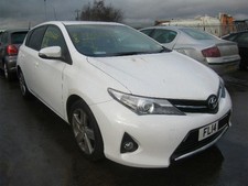 TOYOTA AURIS SPORT VALVEMATIC 2015 1.6 PETROL 6 SPEED MANUAL 4 X WHEEL NUTS
