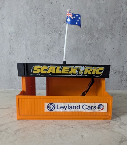 Scalextric hut shed pit - scalextric,