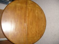 Lovely extendable dinning table set with 2 chairs ( plus 2 free seat cushions)
