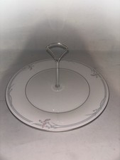 Royal Doulton Bone China Carnation 1982 Cake/Cookie Serving Plate A13