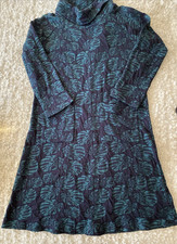 Adini Feature Neck Pocket