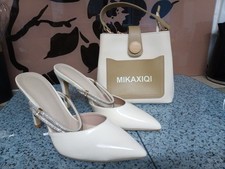 Cream Shoes With  Dimanite