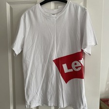 Men’s LEVI T-shirt Size M