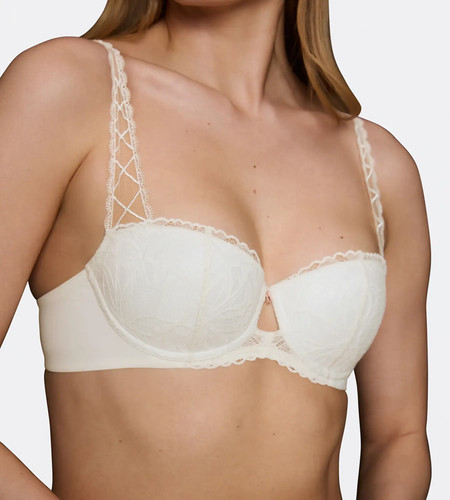 Triumph body makeup - triumph, illusion