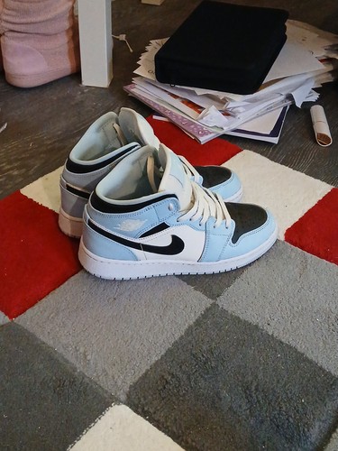 Air jordan mid - air,