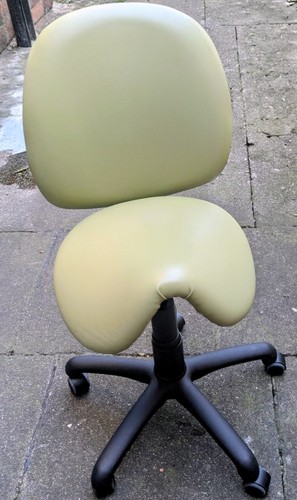 Ergonomic saddle chair with - saddle,